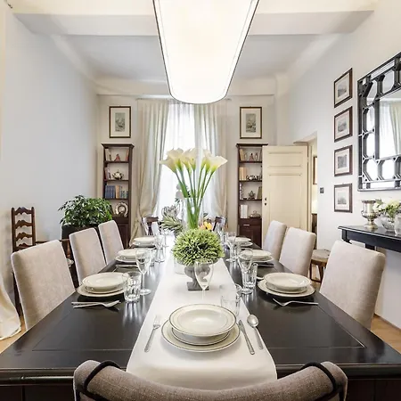 Spacious 4 Bedrooms Flat In * 루카