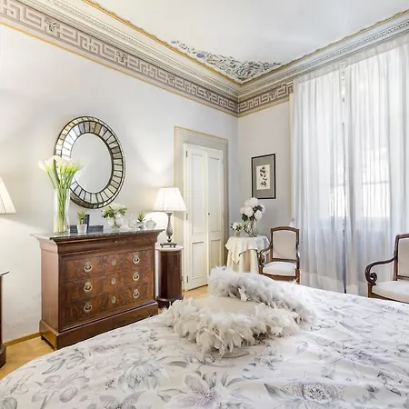 Spacious 4 Bedrooms Flat In * 루카