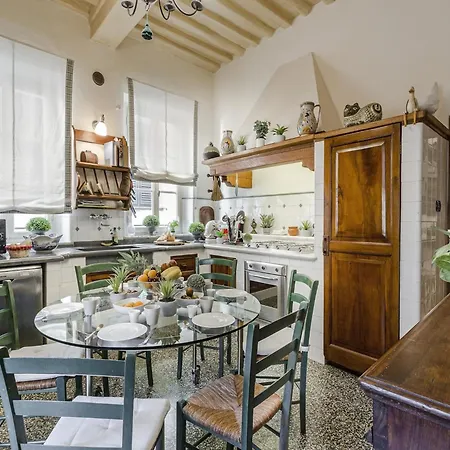 Spacious 4 Bedrooms Flat In *