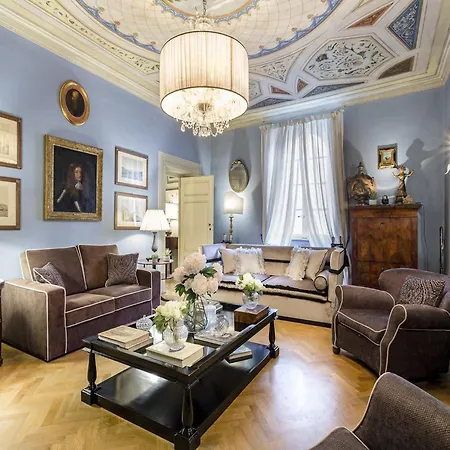 Spacious 4 Bedrooms Flat In 루카