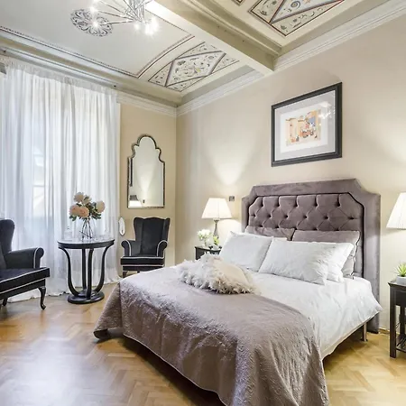Spacious 4 Bedrooms Flat In 아파트