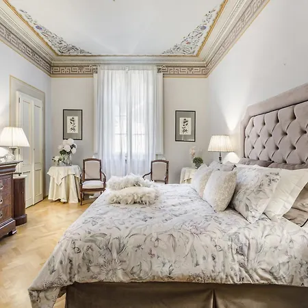 Spacious 4 Bedrooms Flat In 아파트 *