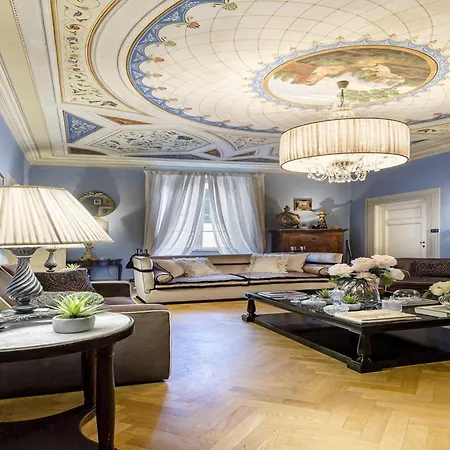 아파트 Spacious 4 Bedrooms Flat In *
