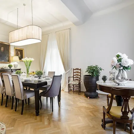 Spacious 4 Bedrooms Flat In 아파트 루카