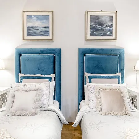 Spacious 4 Bedrooms Flat In 루카